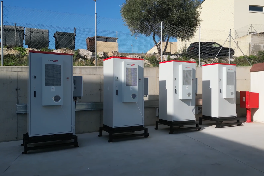 Wie Installationsbetriebe mit der Nachrüstung gewerblicher Speichersysteme neue Umsatzpotenziale erschließen können